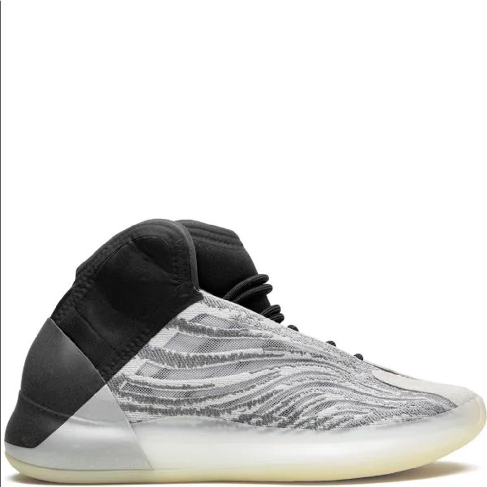 Yeezy basketball qntm sneakers
